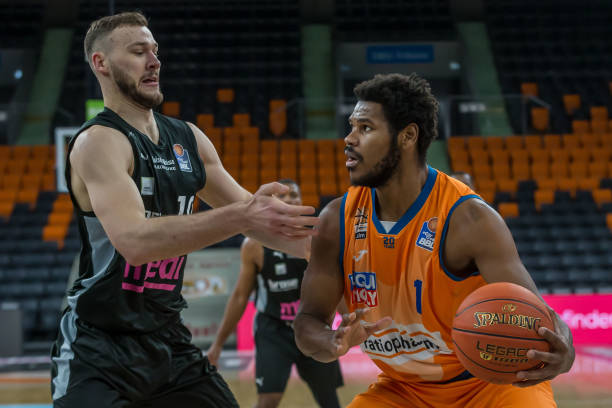 国际足坛中 国际足坛中